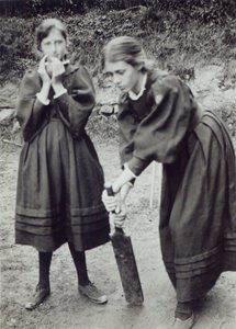 Virginia en Vanessa Stephen, in St. Ives, 1894